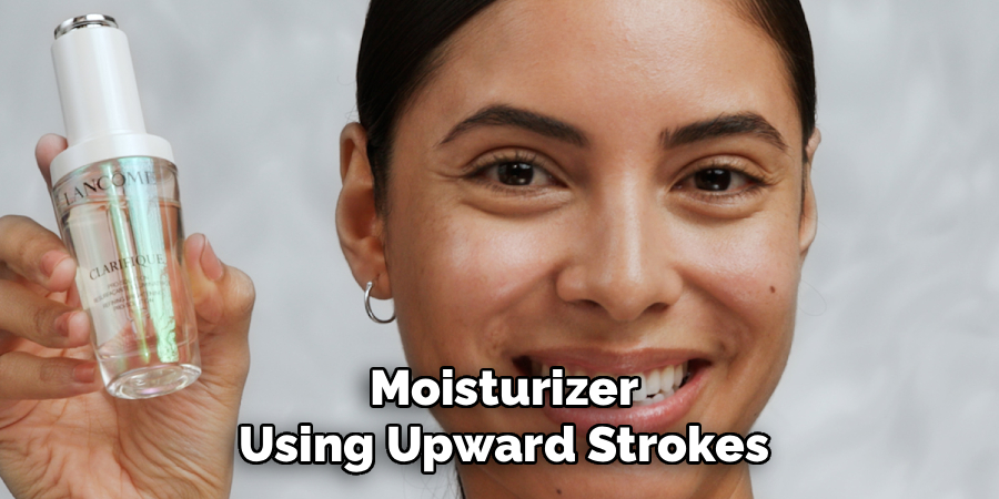 Moisturizer
Using Upward Strokes