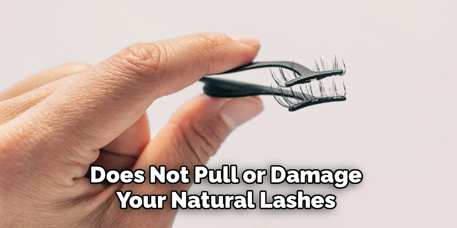 Does Not Pull or Damage 
Your Natural Lashes 