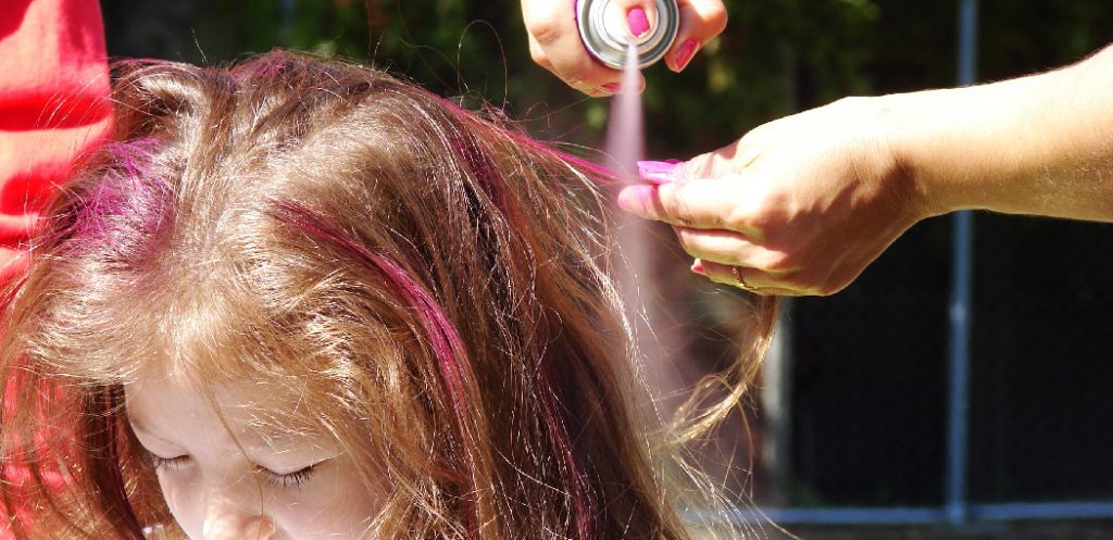 How to Keep Colored Hair Spray From Rubbing Off