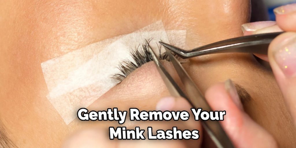 Gently Remove Your  Mink Lashes