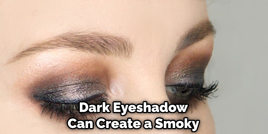 Dark Eyeshadow Can Create a Smoky