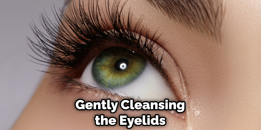 Gently Cleansing the Eyelids