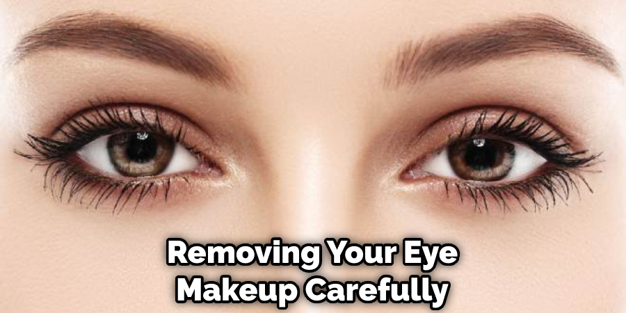 Removing Your Eye Makeup Carefully