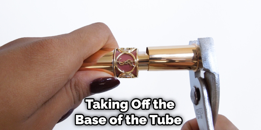 Taking Off the Base of the Tube 