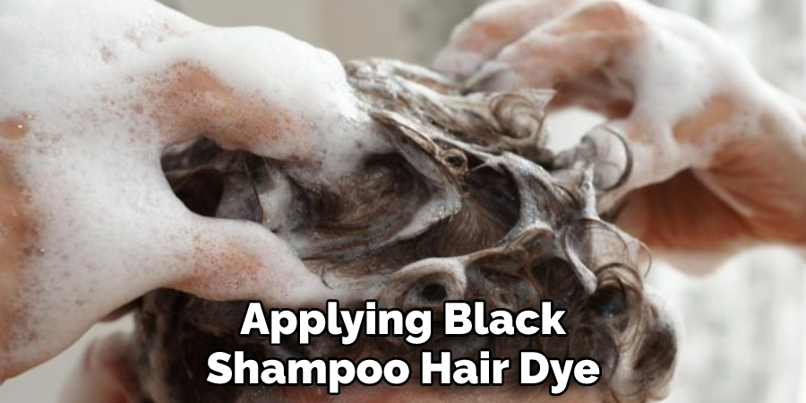 Applying Black Shampoo Hair Dye