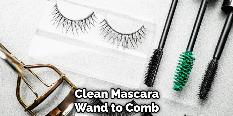 Clean Mascara Wand to Comb