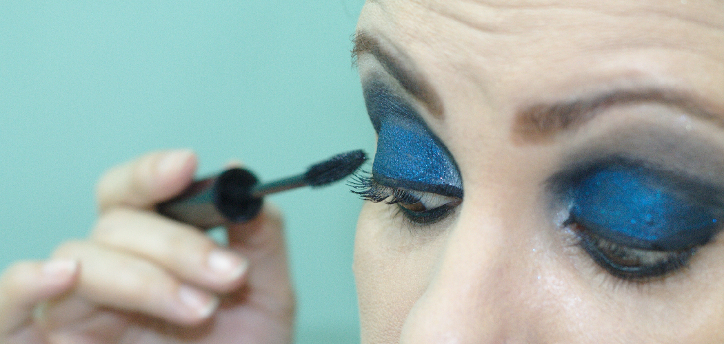 How to Take Off Makeup with Eyelash Extensions | 7 Easy Tips
