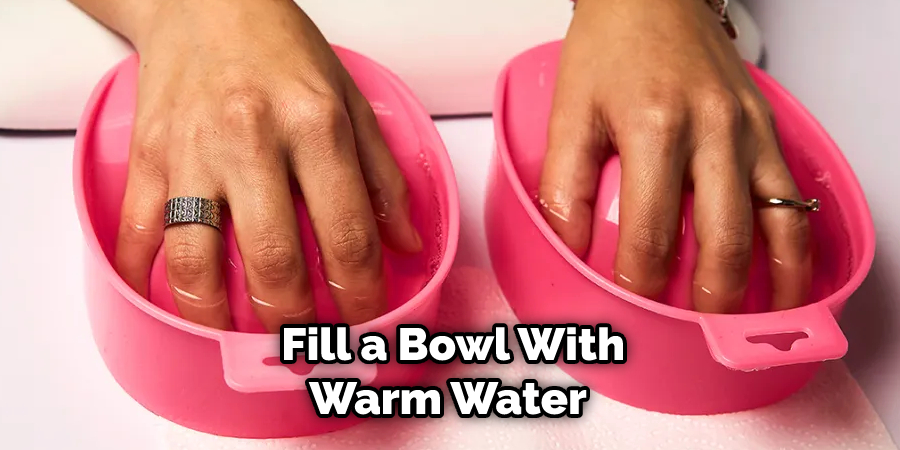  Fill a Bowl With Warm Water