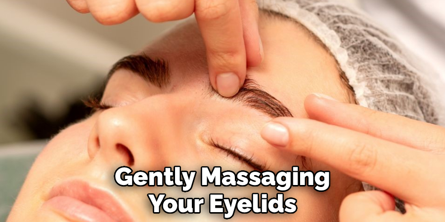 Gently Massaging Your Eyelids