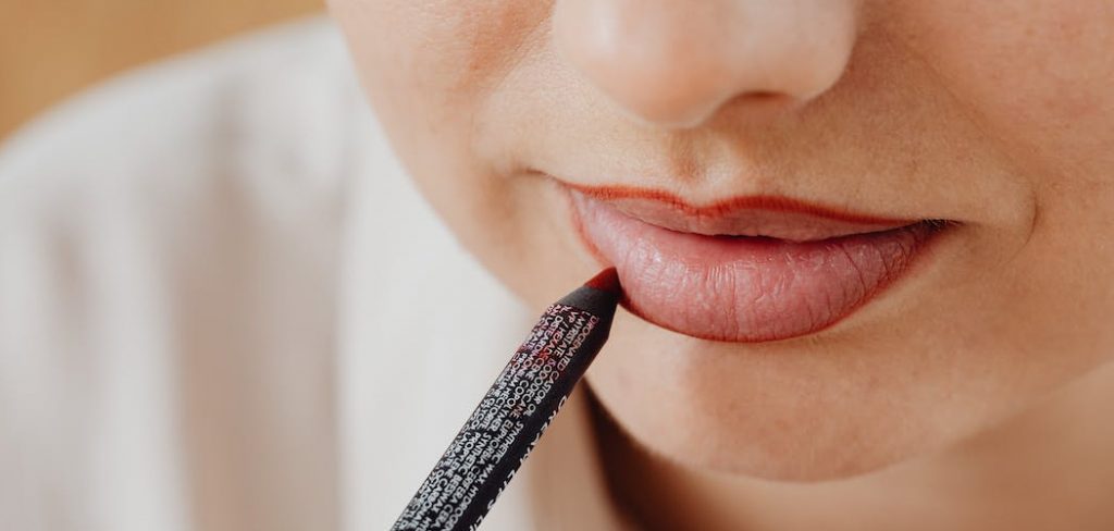 How to Do Brown Lip Liner With Gloss