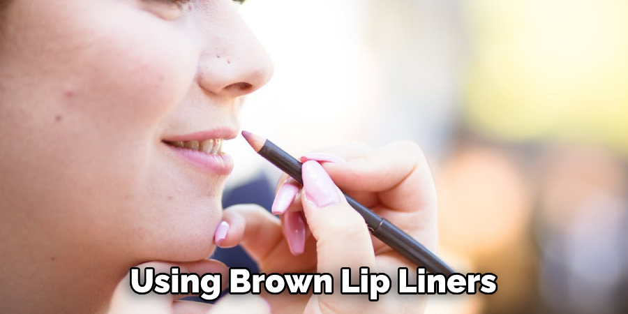 Using Brown Lip Liners