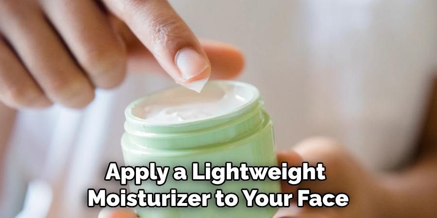 Apply a Lightweight Moisturizer to Your Face