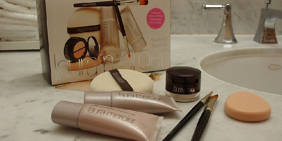 How to Apply Laura Mercier Tinted Moisturizer