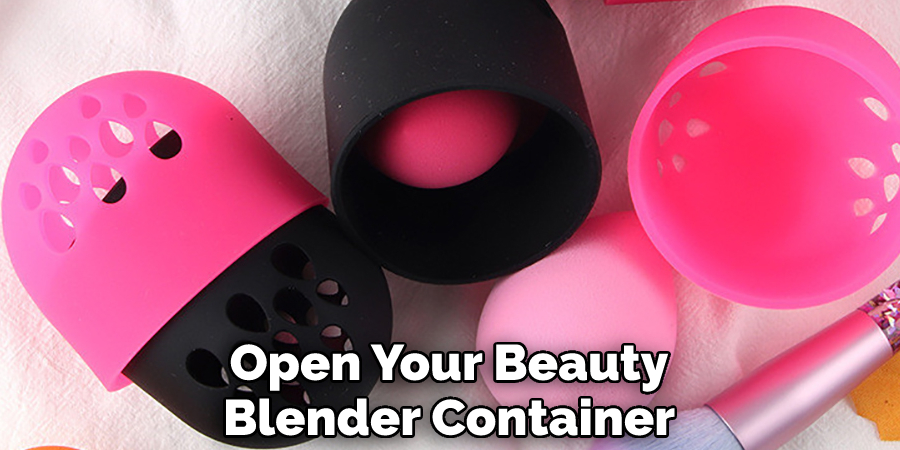 Open Your Beauty Blender Container