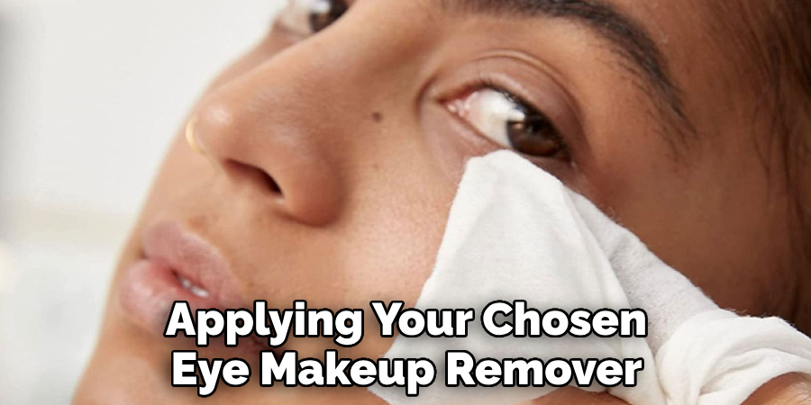 Applying Your Chosen Eye Makeup Remover