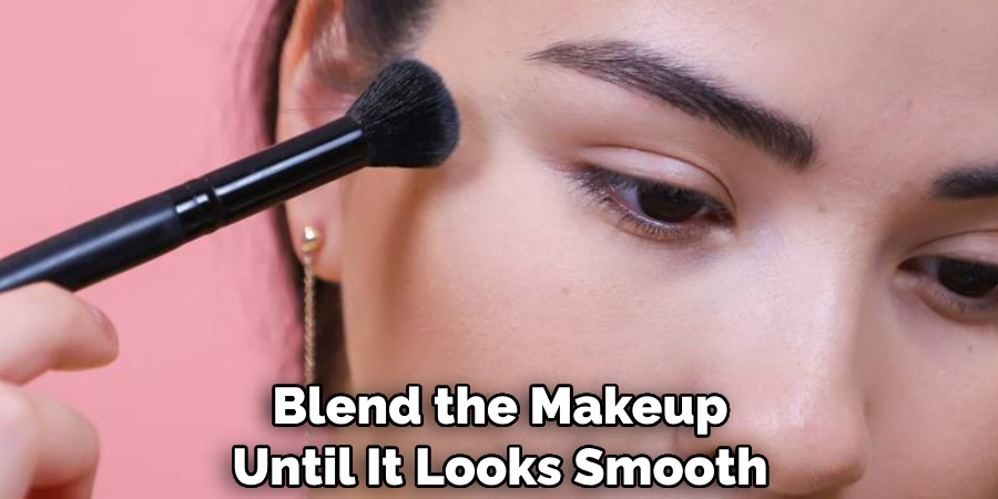 Blend the Makeup Until It Looks Smooth