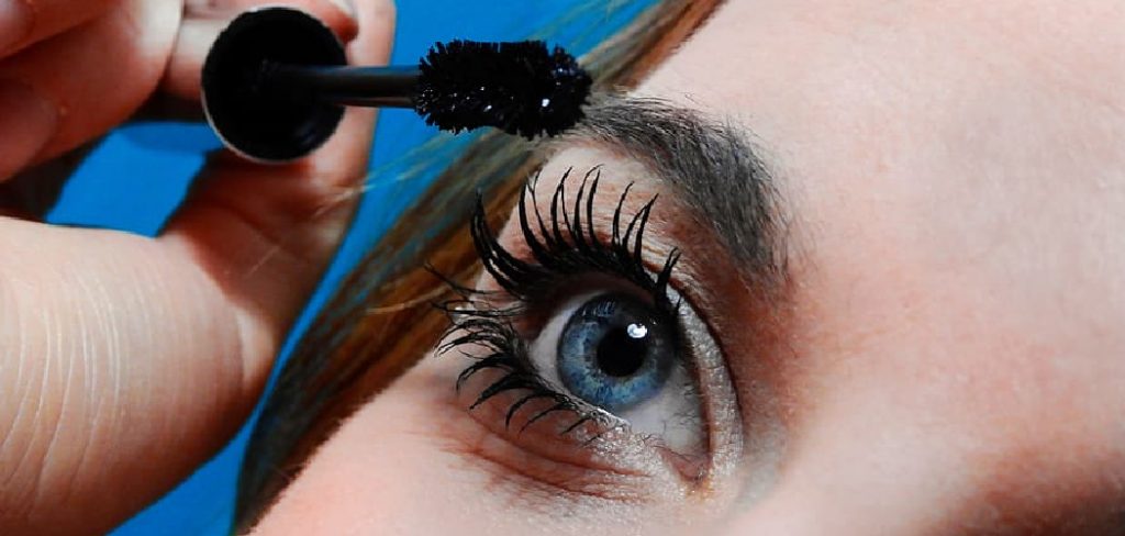 How to Remove Mascara From Lash Extensions