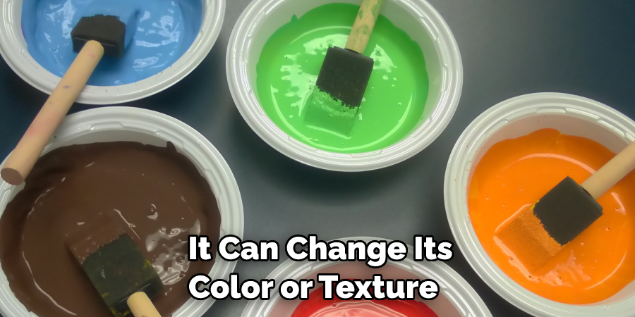  It Can Change Its Color or Texture 