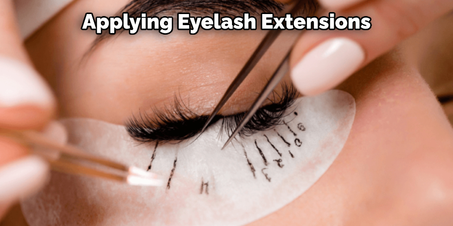 Applying Eyelash Extensions