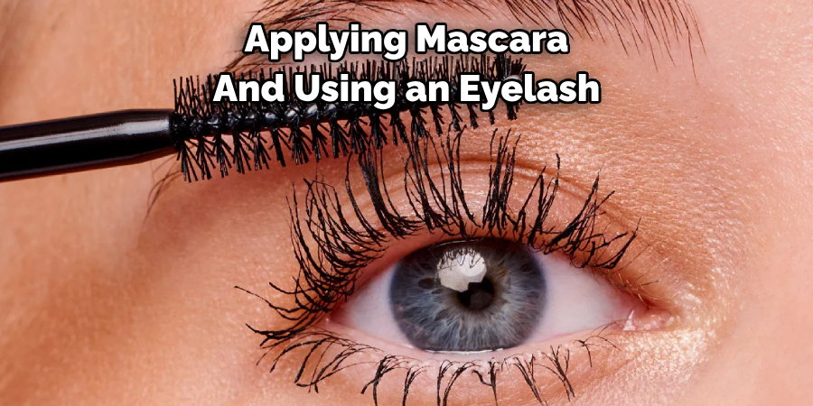 Applying Mascara And Using an Eyelash