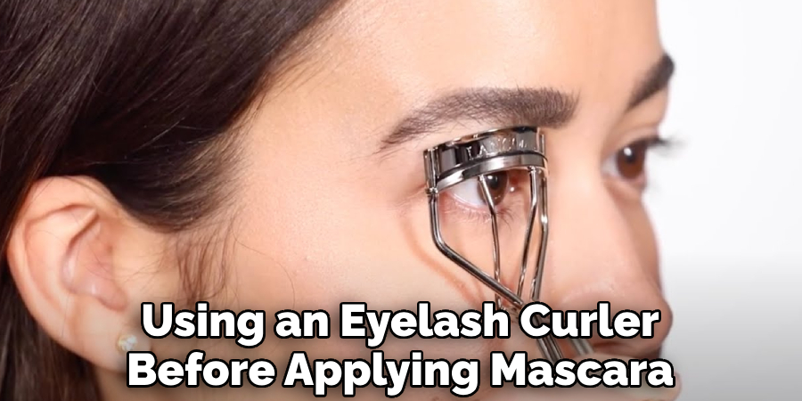 Using an Eyelash Curler Before Applying Mascara