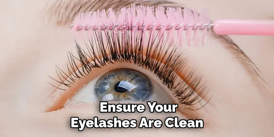 Ensure Your Eyelashes Are Clean