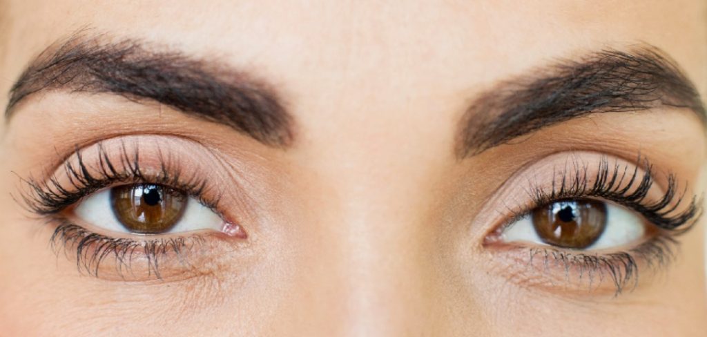 How to Naturally Darken Eyelashes