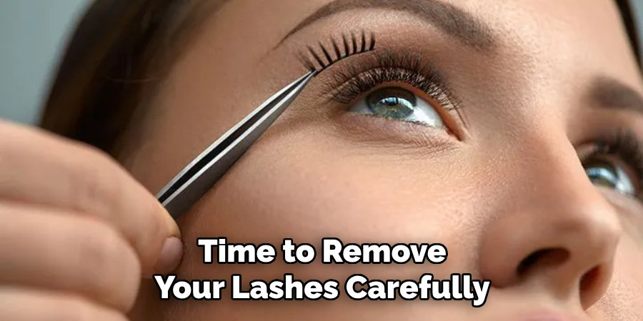 Time to Remove Your Lashes Carefully