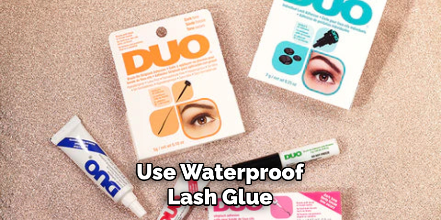 Use Waterproof Lash Glue