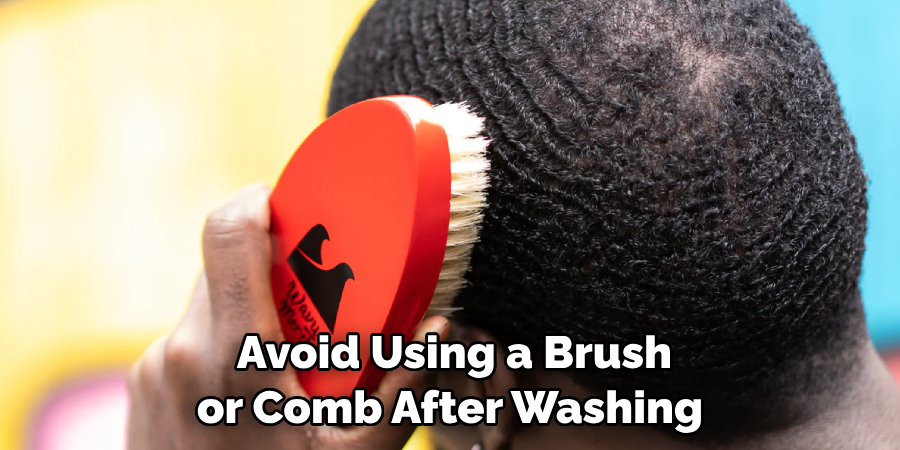  Avoid Using a Brush or Comb After Washing