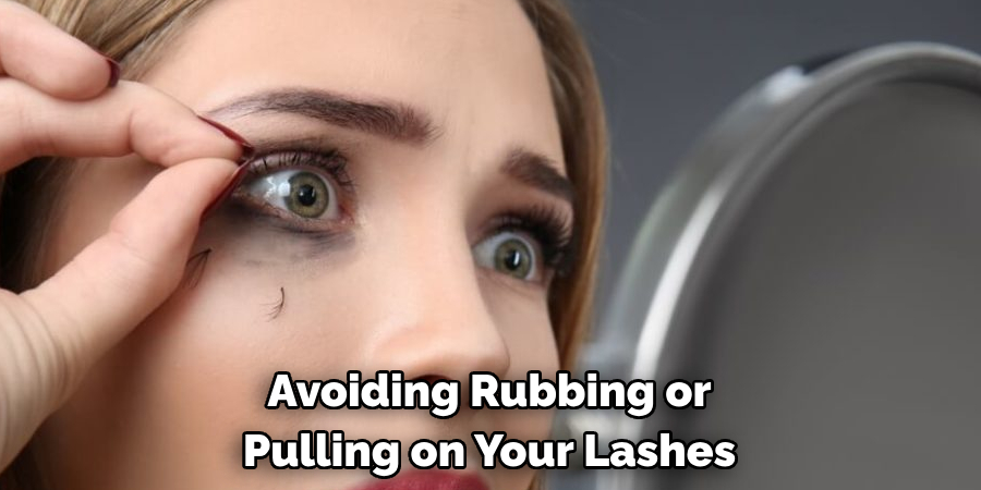 Avoiding Rubbing or 
Pulling on Your Lashes