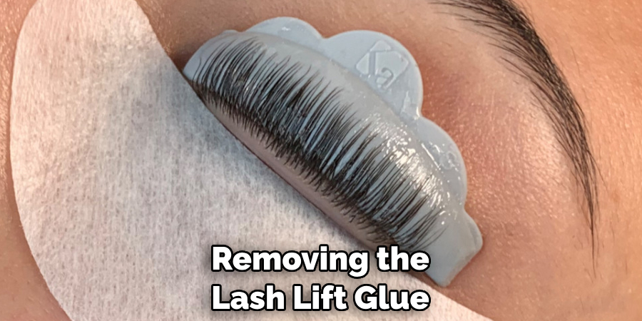 Removing the Lash Lift Glue