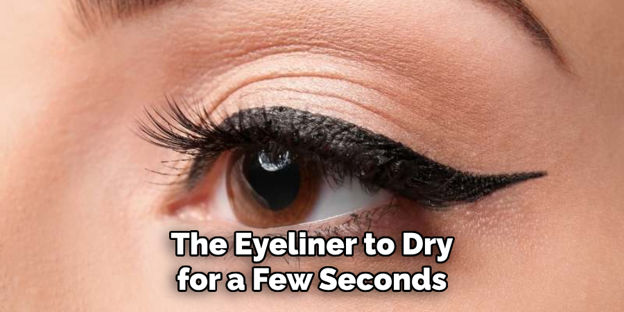 The Eyeliner to Dry for a Few Seconds