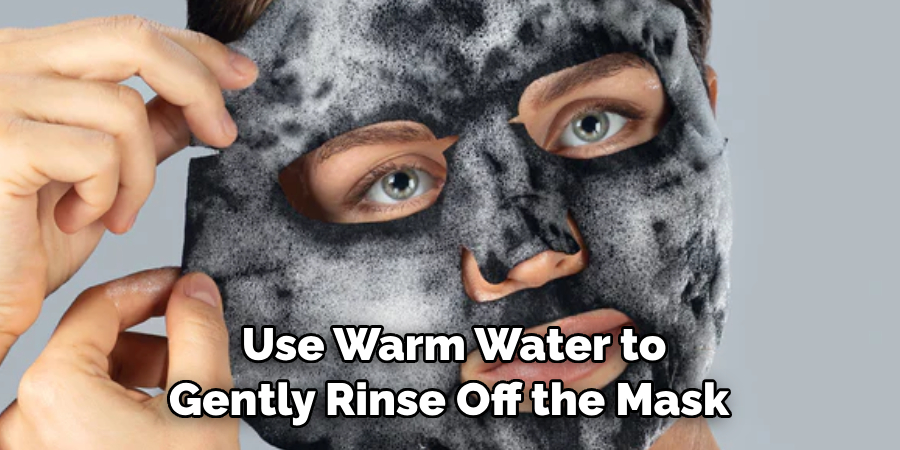 Use Warm Water to Gently Rinse Off the Mask