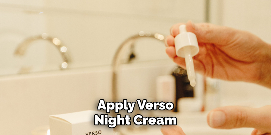 Applying Verso Night Cream