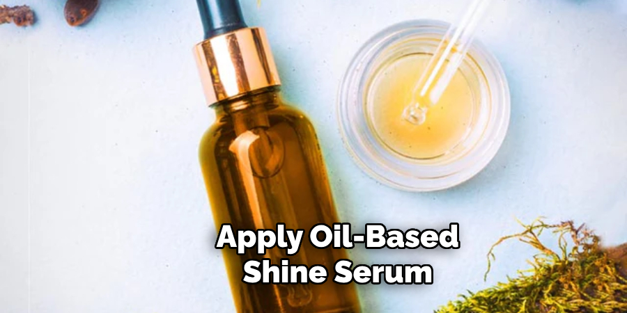 Apply an Oil-Based Shine Serum