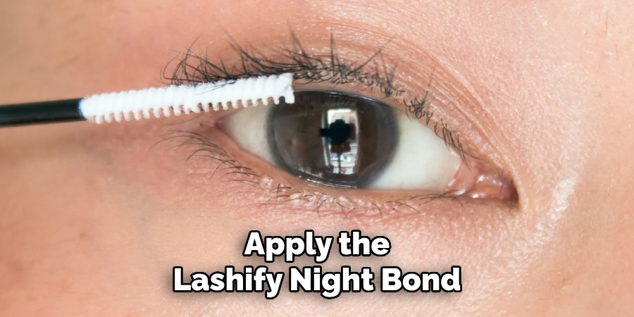 Apply the Lashify Night Bond