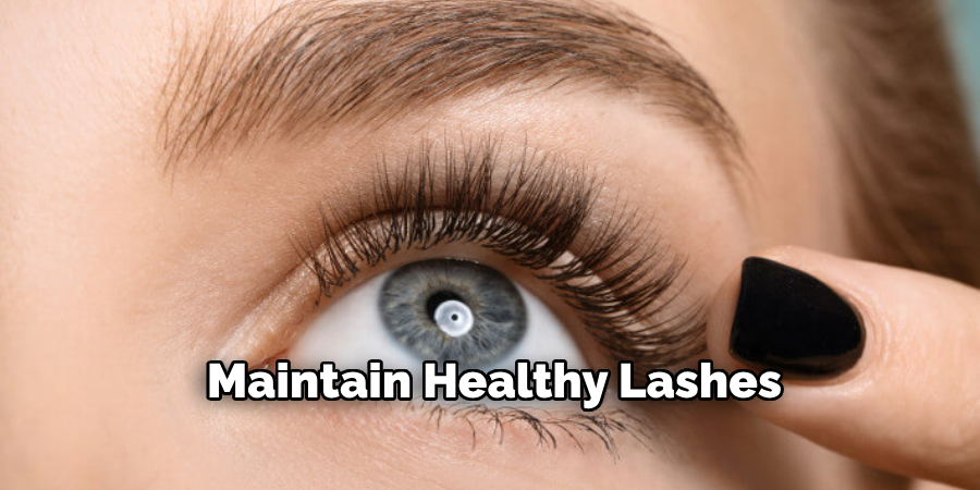 Maintaining Healthy Lashes