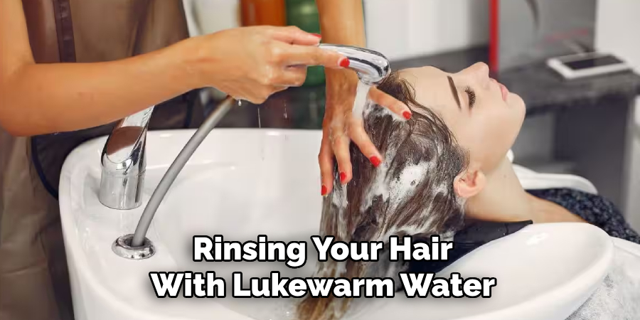 Rinsing Your Hair
With Lukewarm Water