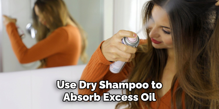 Use Dry Shampoo to
Absorb Excess Oil