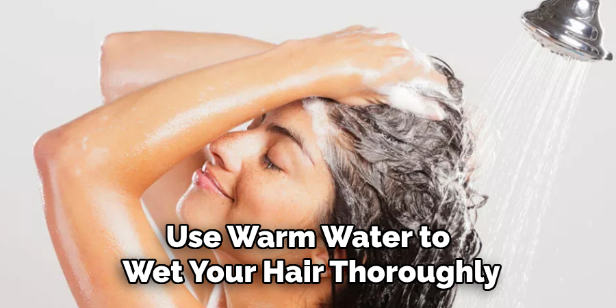 Use Warm Water to 
Wet Your Hair Thoroughly