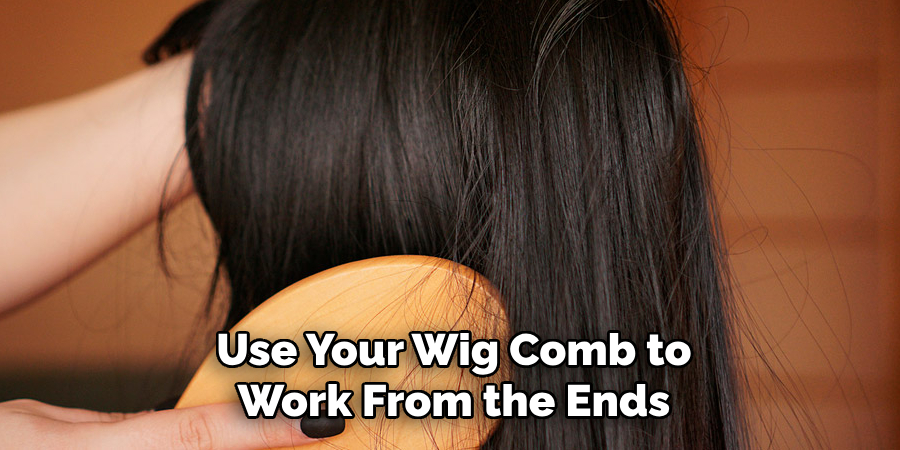 Use Your Wig Comb to
Work From the Ends