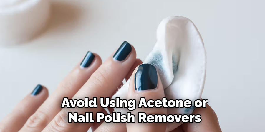 Avoid Using Acetone or
Nail Polish Removers 