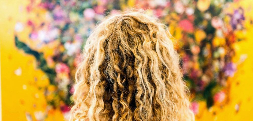 How to Blow Dry Curly Hair Without Diffuser