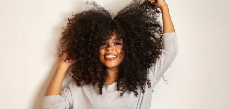 How to Use Pomade on Curly Hair