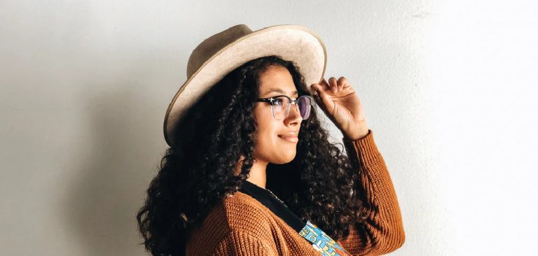 How to Wear Cap With Curly Hair