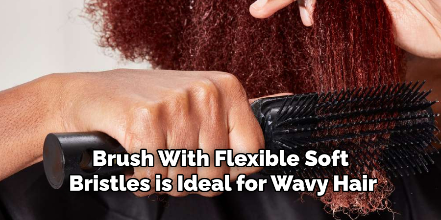 Brush With Flexible Soft
Bristles is Ideal for Wavy Hair