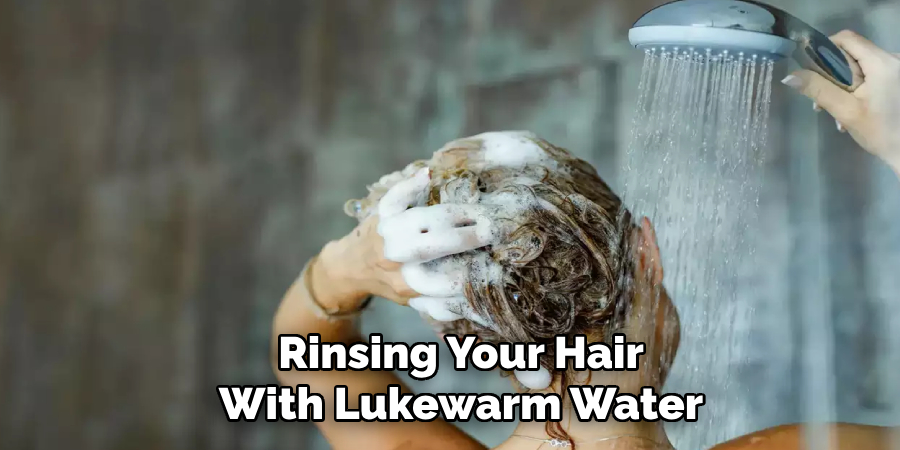 Rinsing Your Hair
With Lukewarm Water
