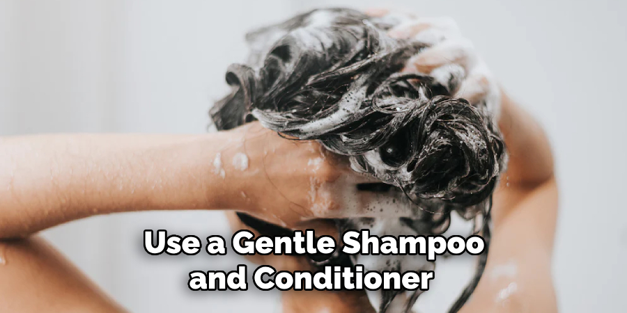  Use a Gentle Shampoo 
and Conditioner 
