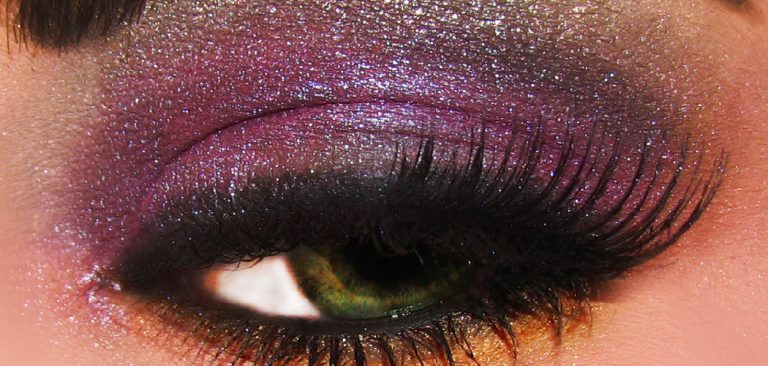 How to Apply Glitter Eyeshadow